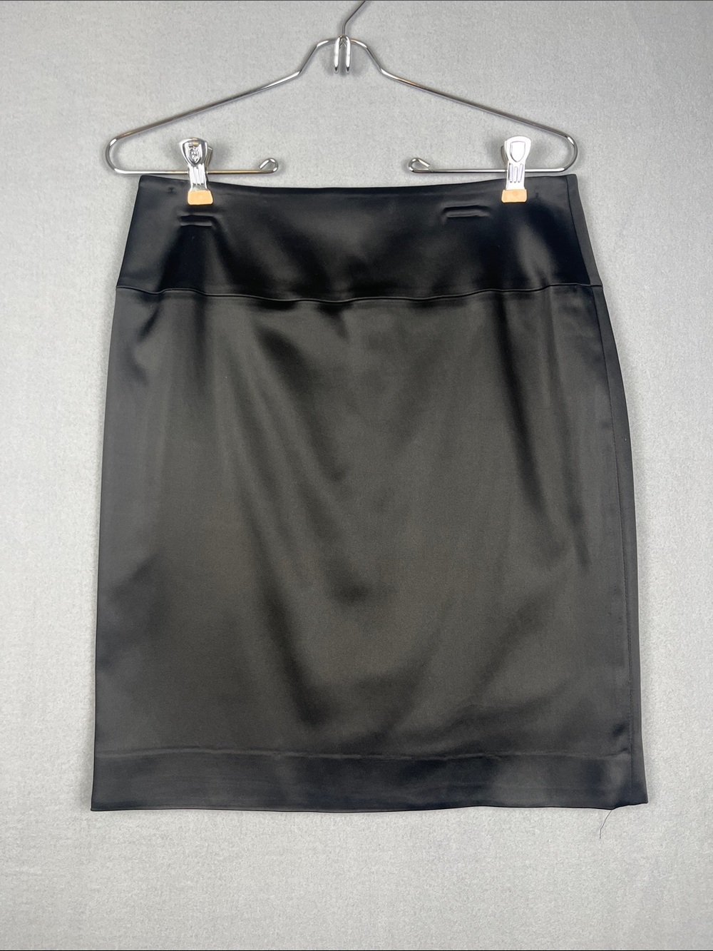 ANTONIO MELANI Black Satin-Trim Pencil Skirt
Size: 2 (waist 28”)